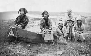 Eine Gruppe Ainu-Frauen, Monbetsu, Hokkaido, Japan, 1902