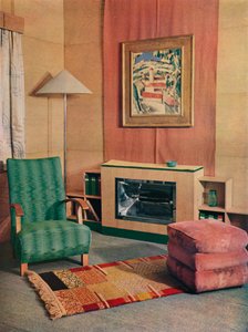 Ein Wohnzimmer mit einem Gemälde von J.D. Fergusson über dem Kamin, 1935 von Unbekannt
