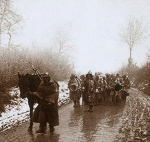 Vorrücken im Schnee, Artois, Nordfrankreich, ca. 1914-ca. 1918 von Unbekannt