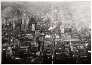 Luftaufnahme von Philadelphia, Pennsylvania, USA, von einem Zeppelin, 1928, 1933