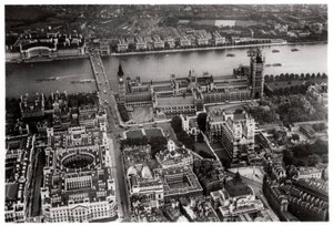 Luftaufnahme von Westminster, London, von einem Zeppelin, 1931 von Unbekannt