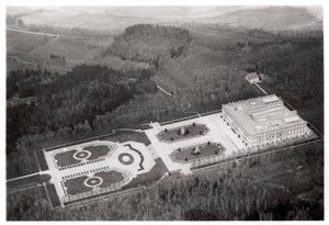 Luftaufnahme des Herrenchiemsee-Palastes, Bayern, Deutschland, aus einem Zeppelin, ca. 1931-1933 von Unbekannt