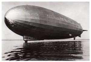 Luftschiff LZ127 Graf Zeppelin landet am Bodensee, Deutschland, 1933