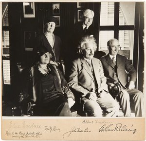 Albert und Elsa Einstein, John und Lora Baer und Arthur H. Fleming, Pasadena, 1. Januar 1931, 1931 von Unbekannt