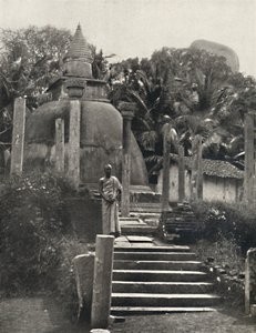 Ambatthala Dagoba in Mihintale, Ruhestätte der Reliquien des Mahinda, erbaut 275 v. Chr., 1926 von Unbekannt