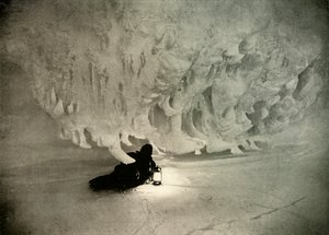 Eine Eishöhle im Winter, um 1908, 1909