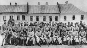 Erzherzöge Friedrich und Karl von Österreich mit ihren Offizieren, Erster Weltkrieg, 1915 von Unbekannt