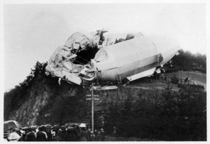 Armee-Zeppelin Z2 LZ5 strandete bei einem Sturm in der Nähe von Weilburg, Deutschland, 1910, 1933