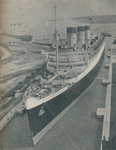 Ankunft des RMS Cunard White Star Linienschiffs Queen Mary im King George V Graving Dock, 1936 von Unbekannt