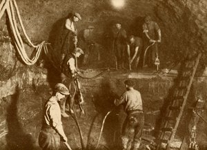 Bei der Arbeit am neuen Mersey-Tunnel, ca. 1930 von Unbekannt
