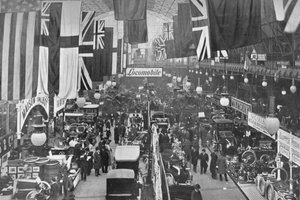 Auf einer Automobilausstellung, Agricultural Hall, Islington, London von Unbekannt