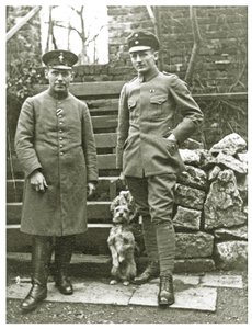 Österreichische oder italienische Soldaten mit einem Hund, Februar 1918 von Unbekannt