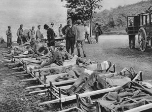 Österreichische Soldaten auf dem Weg ins Krankenhaus, Schlacht von Isonzo, Erster Weltkrieg, 1915