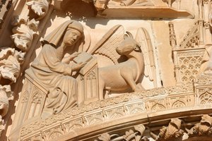 Kloster Batalha: Evangelist Lukas und das Rind, sein Symbol, Batalha, Portugal von Unbekannt