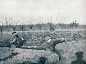 Britische Soldaten üben das Werfen von Handgranaten, um 1914