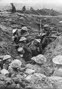 Britische Truppen an der Menin Road, nahe Ypern, Belgien, 30. Oktober 1917