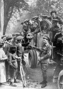 Britische Truppen auf dem Weg zur Front, Frankreich, 1914 von Unbekannt