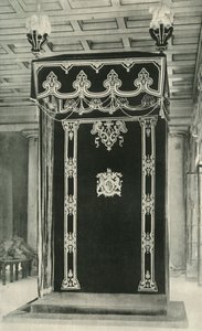 Baldachin im Thronsaal, Regierungsgebäude
