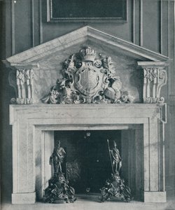 Geschnitzter Marmorkamin von William Kent 1685-1748. Im öffentlichen Speisesaal von Hampton Court