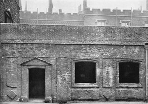 Charterhouse. Außenansicht der Cloister Alley, 1925