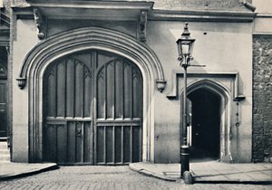 Charterhouse. Außenansicht des Eingangstors, 1925 von Unbekannt