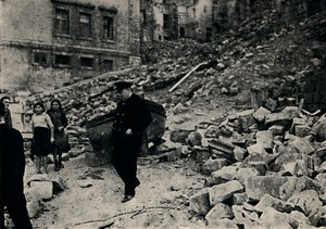 Churchill besucht das bombardierte Malta, 1943, 1945 von Unbekannt