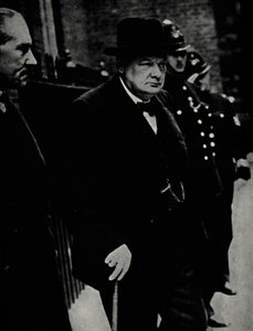 Churchill als Premierminister, um 1940, 1945 von Unbekannt
