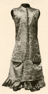Mantel und Kniebundhosen aus dunkelroter geblümter Seide, 1681, 1937 von Unbekannt