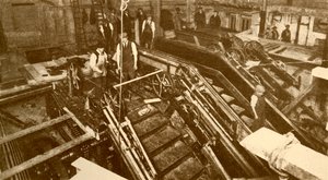 Bau von Rolltreppen an der Bank Station, London, um 1930 von Unbekannt