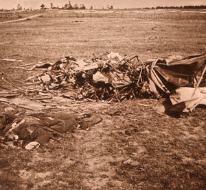 Abgestürztes Flugzeug, Sainte-Marie-à-Py, Nordfrankreich, um 1914-1918