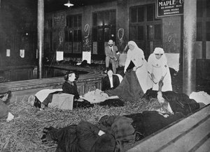 Zollraum am Gare du Nord, Paris, eine Hilfsstation für französische Flüchtlinge, 1914 von Unbekannt