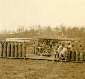Depot für große Granaten, um 1914-1918 von Unbekannt