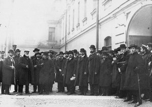 Abgeordnete der ersten Duma unterzeichnen den Vyborg-Appell vor dem Gefängnis, 1906 von Unbekannt