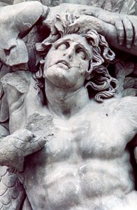Detail vom Großen Fries des Pergamonaltars, 180-159 v. Chr. von Unbekannt