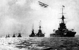 Dreadnoughts und Wasserflugzeug, britische Grand Fleet, Nordsee, Erster Weltkrieg, 1914 von Unbekannt