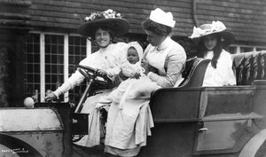 Ellaline Terriss, britische Schauspielerin, mit ihrer Tochter und Baby, ca. 1906 von Unbekannt
