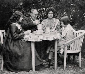 Emile Zola, französischer Romanautor, mit seiner Familie, 1899