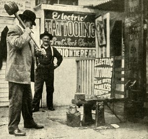 Jahrmarktattraktion, 1910 von Unbekannt