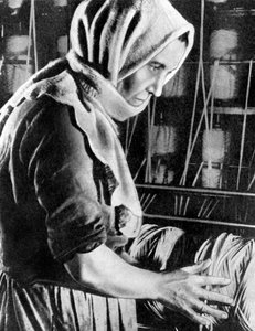 Weibliche Fabrikarbeiterin, Moskau, 1936 von Unbekannt