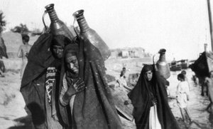 Weibliche Wasserträger, Amarah, Irak, 1917-1919