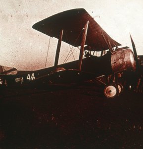 Kampfflugzeug beim Start, ca. 1914-1918