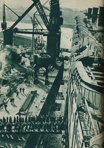 Ausrüstungsbecken der John Brown and Company Werft in Clydebank, 1937 von Unbekannt