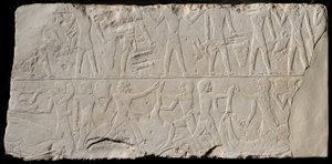 Fragment einer Grabwand, die Opferträger und Metzger darstellt, Ägypten, Altes Reich von Unbekannt