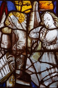 Frankreich, Île-de-France, Paris: Fragmente des Buntglasfensters der Kirche Saint-Séverin aus dem 15. und 16. Jahrhundert, musizierende Engel, Carnavalet-Museum in Paris von Unbekannt