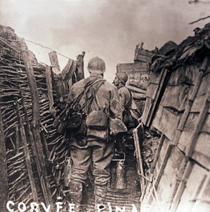Französische Soldaten beim Kochen in einem Graben, um 1914-1918 von Unbekannt