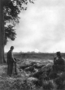 Französische Soldaten beobachten Artilleriefeuer, Erste Schlacht an der Marne, Frankreich, 5.-12. September 1914 von Unbekannt