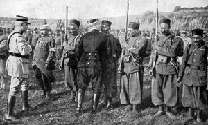 General Joseph Joffre verteilt Medaillen, Elsass, Frankreich, 1915