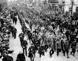 Deutsche Truppen als Gefangene in Antwerpen, Belgien, Erster Weltkrieg, 1914 von Unbekannt