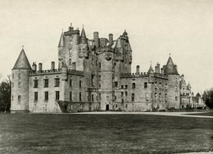Schloss Glamis, das Ahnenhaus von Königin Elizabeth, 1937 von Unbekannt