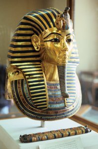 Gold- und Lapislazuli-Totenmaske von Tutanchamun, König von Ägypten, um 1323 v. Chr.